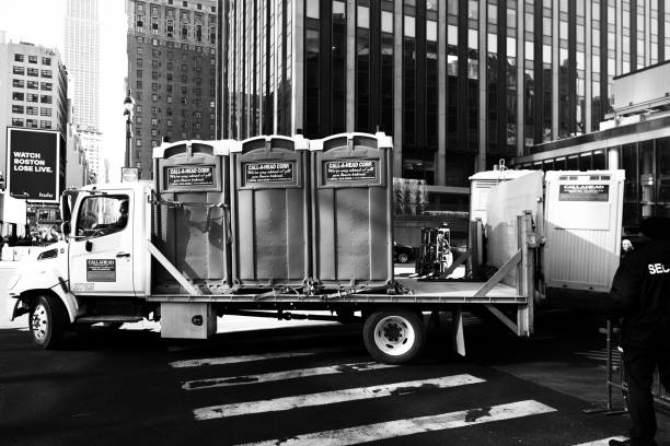Best Porta potty delivery and setup  in Fort Wayne, IN